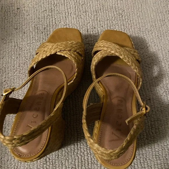 Woven Platform Sandals - Natural Straw - Picture 4 of 6
